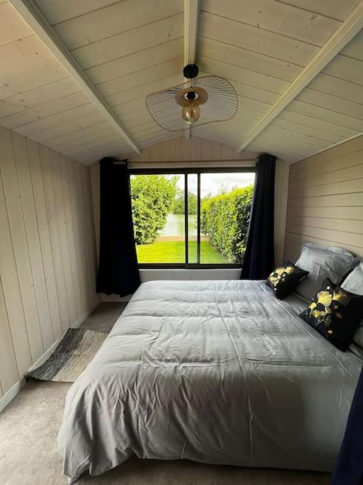 Chalet Moderne Au Bord D'Un Lac Saint-Sauveur-les-Bray Екстер'єр фото
